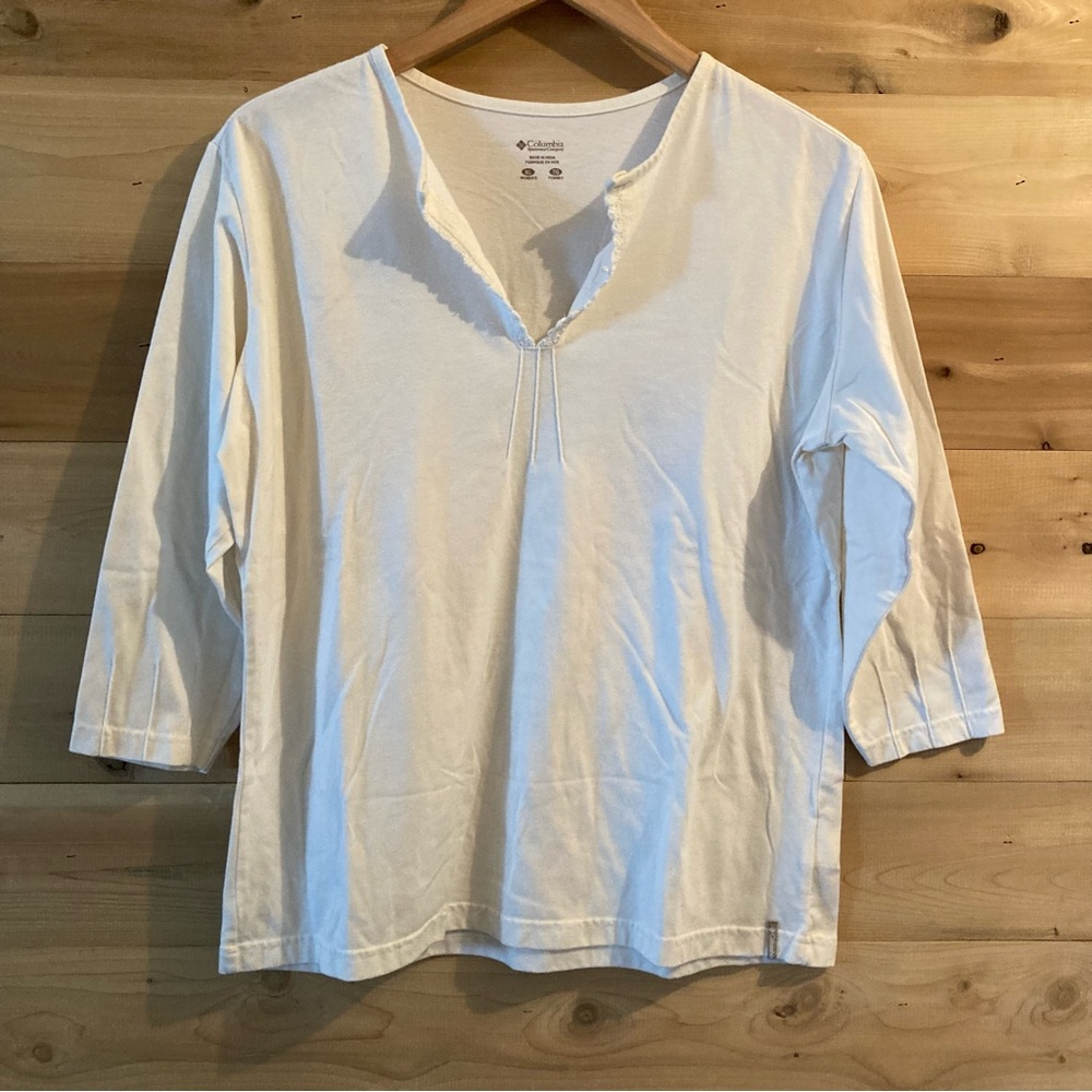 Columbia white 3/4 sleeve Vneck shirt